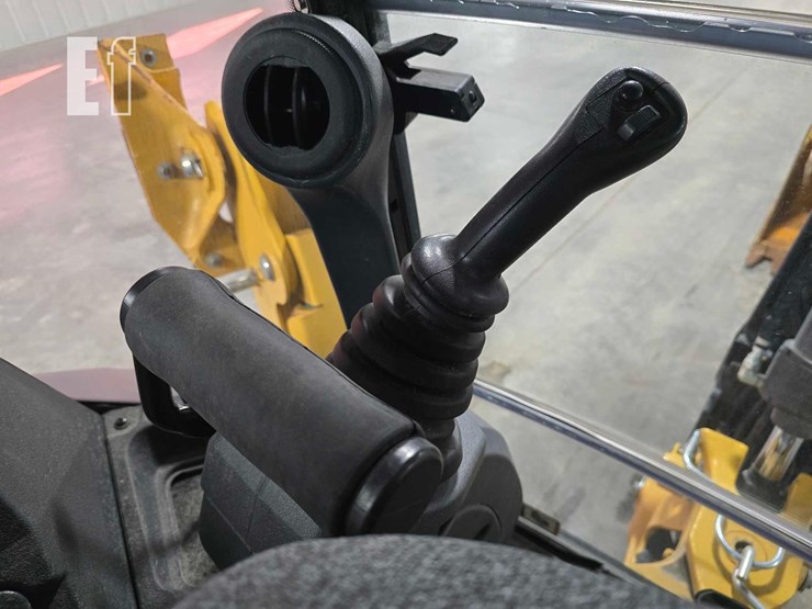 2023-deere-320-p-tier-image-21