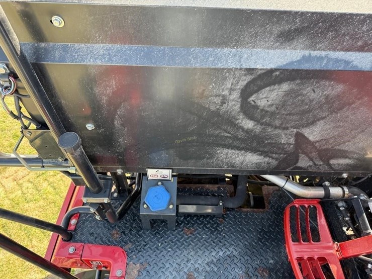 2014-case-ih-8230-image-44