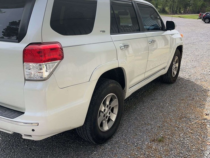 2013-toyota-4-runner-image-13