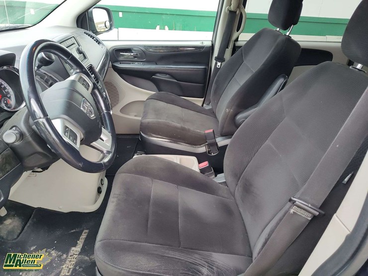 2012-dodge-grand-caravan-se-image-13