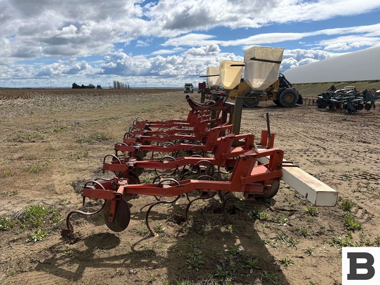 6-row-s-tine-cultivator-image-6
