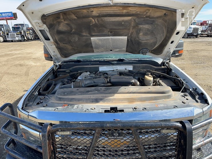 2018-chevrolet-3500-image-14