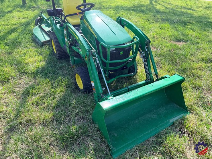 2025-john-deere-1023e-image-18