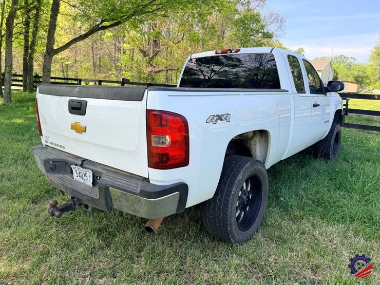 2012-chevrolet-silverado-2500hd-image-3