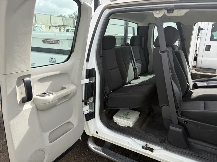 2012-gmc-sierra-2500-image-10