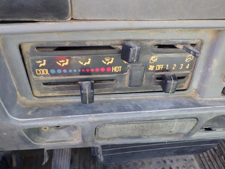 2004-isuzu-nqr-image-29