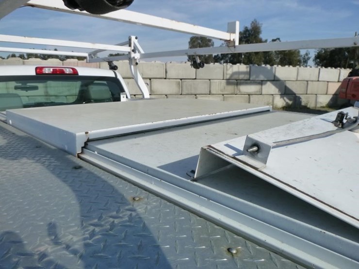 2017-chevrolet-2500hd-image-24