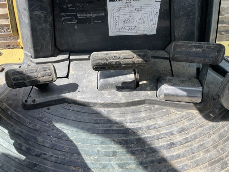 2013-komatsu-d65ex-17-image-39