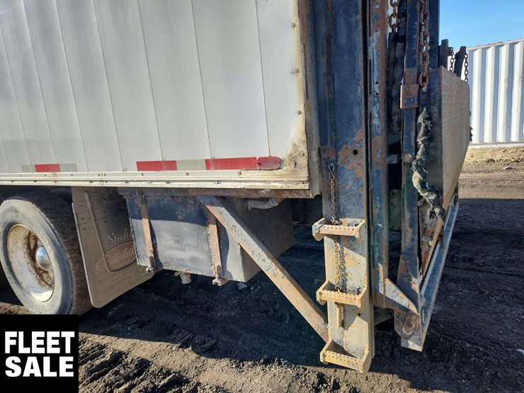 2005-peterbilt-385-image-38