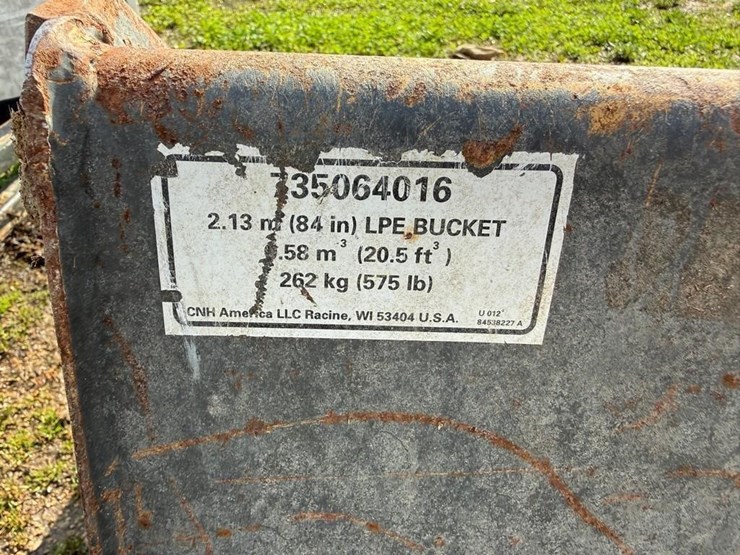 universal-attach-84"-lpe-bucket-image-3