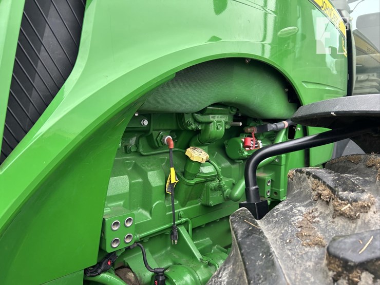2014-john-deere-8320r-image-18