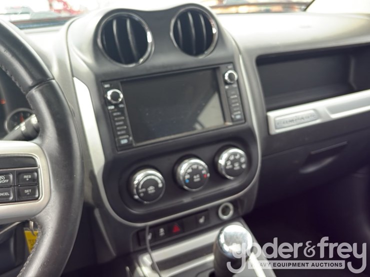 2016-jeep-compass-image-25