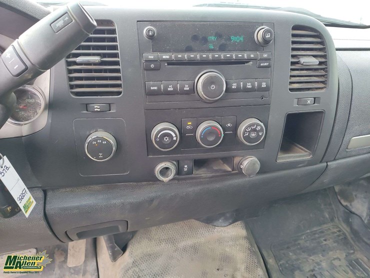 2012-chevrolet-silverado-2500hd-image-21