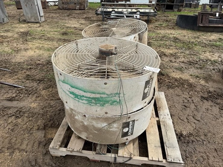 (4)-schaefer-36"-barn-fans-image-2
