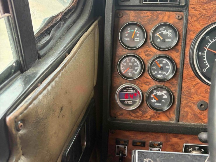 2001-kenworth-t800-image-16