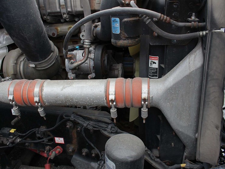 2020-freightliner-cascadia-126-image-17