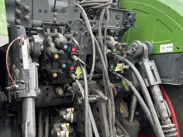 2014-white-9824-image-10