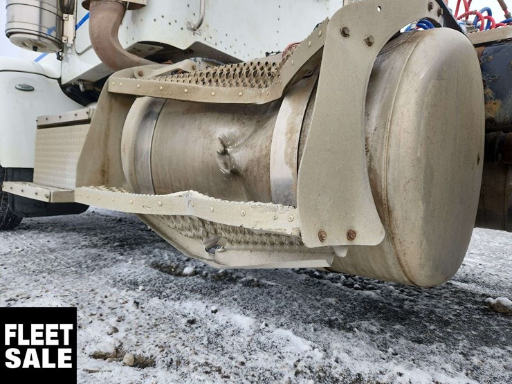 2015-peterbilt-367-image-45