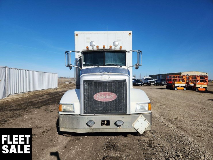 2005-peterbilt-385-image-8
