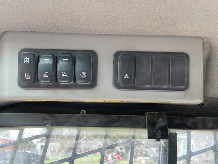 2021-caterpillar-299d3-xe-image-24