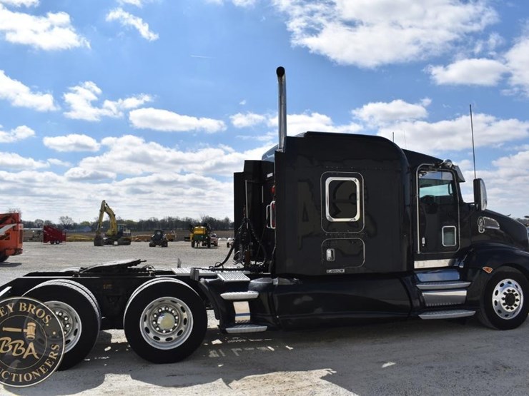 2013-kenworth-t660-image-9