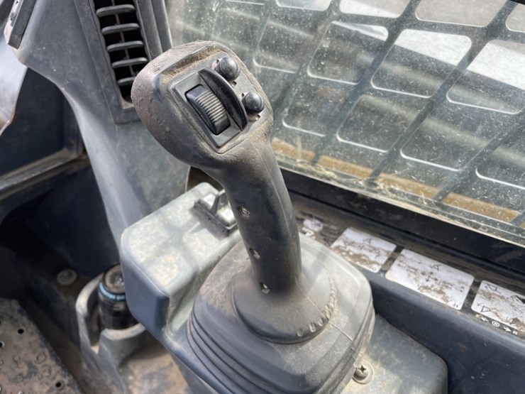 2013-deere-333e-image-23