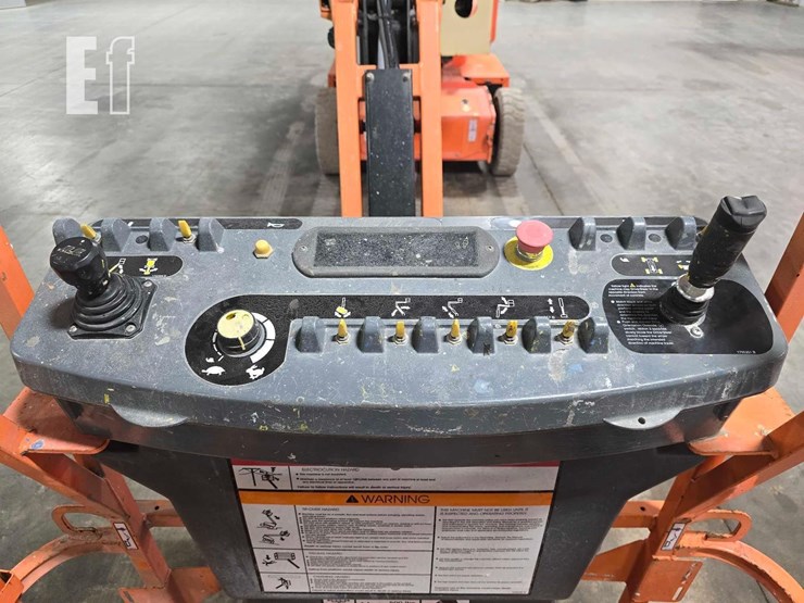 2015-jlg-e400ajpn-image-10