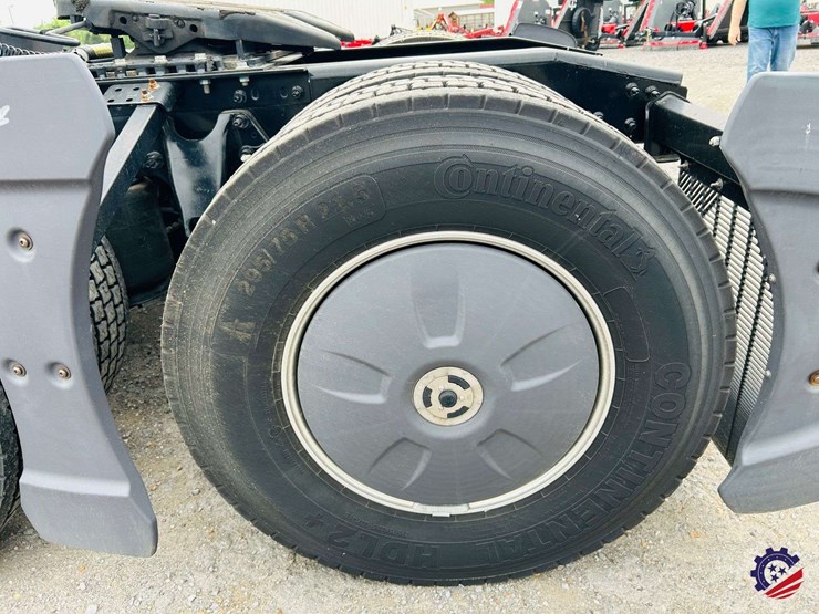 2024-international-lt62f-t/a-truck-tractor-image-41