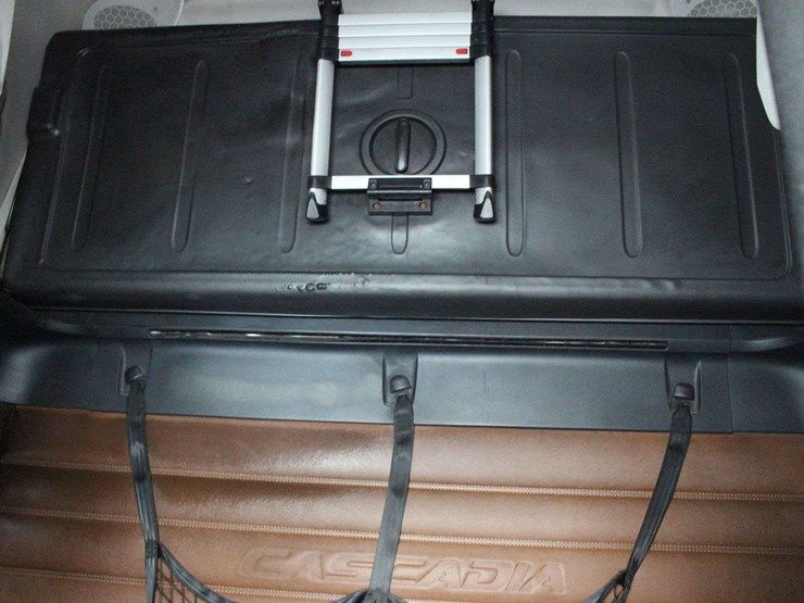 2019-freightliner-cascadia-pt126sl-3akjhhdr0kskl2228-mileage:-688348-image-29