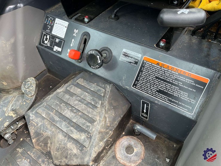 2022-kubota-lx2610hsd-image-80