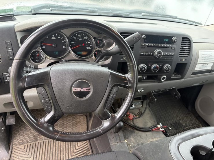 2012-gmc-sierra-2500-image-13