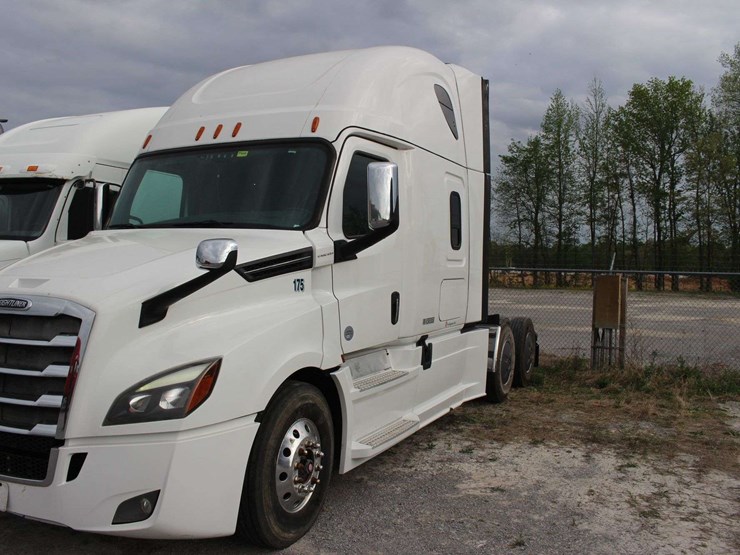 2019-freightliner-cascadia-126-image-23