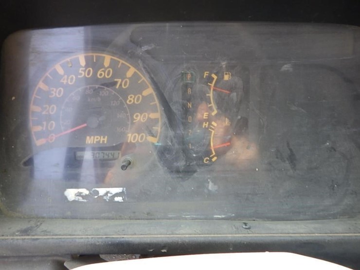 2005-isuzu-nqr-image-26