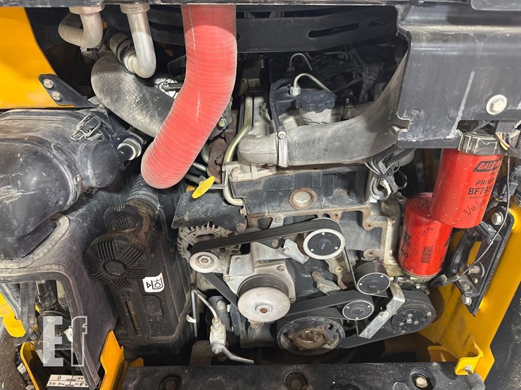 2021-jcb-3ts-8t-image-23