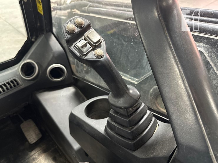 2021-jcb-3ts-8t-image-17