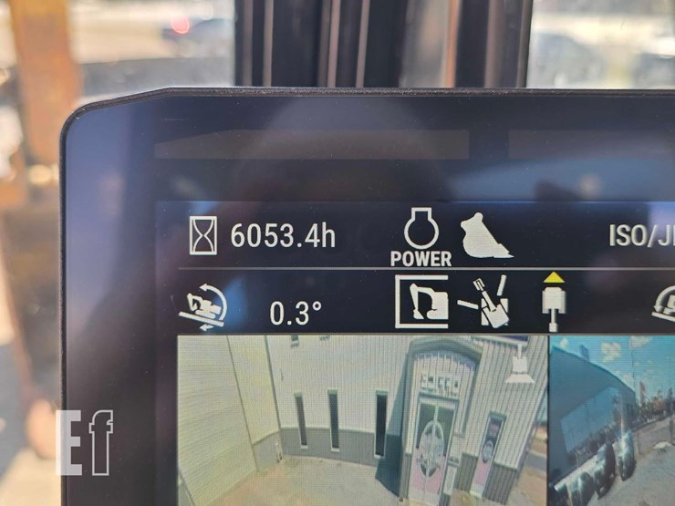 2020-caterpillar-323-image-23