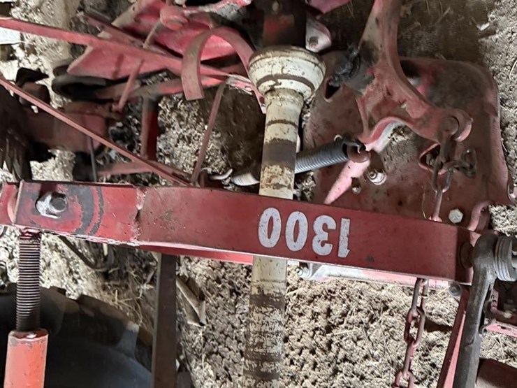 international-1300-image-5