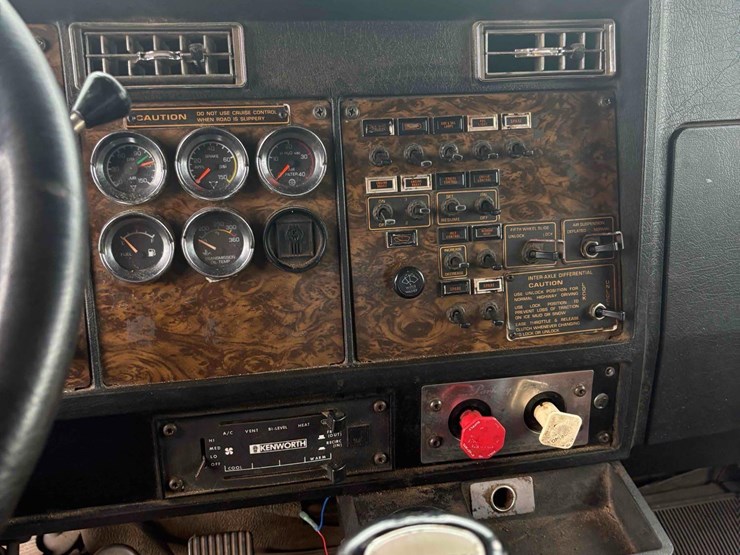 1985-kenworth-w900-image-13