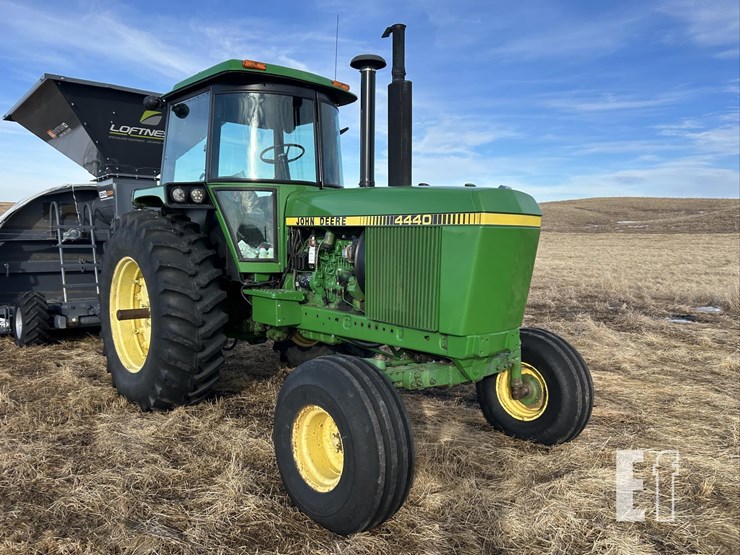 john-deere-4440-image-3