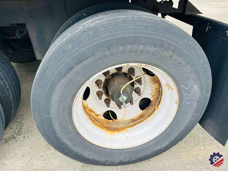 2015-vanguard-53-ft-image-12