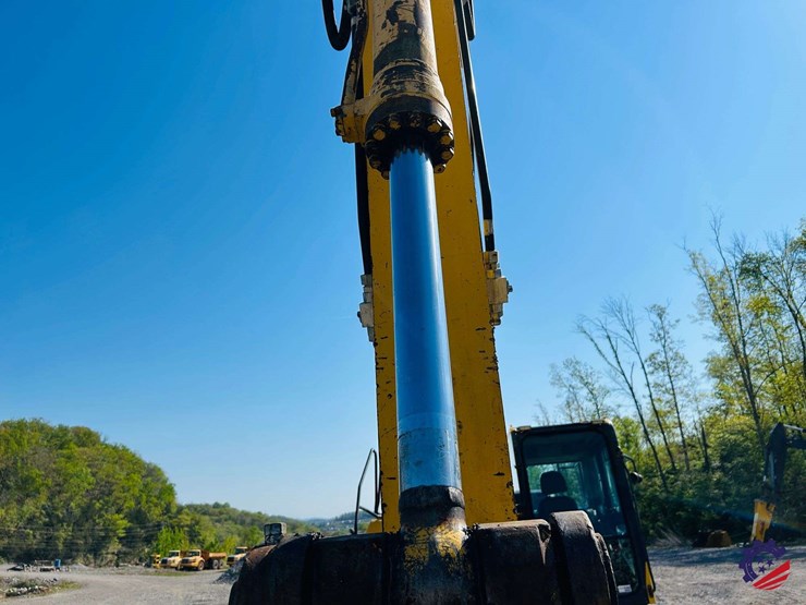 2015-komatsu-pc210-lc-image-52