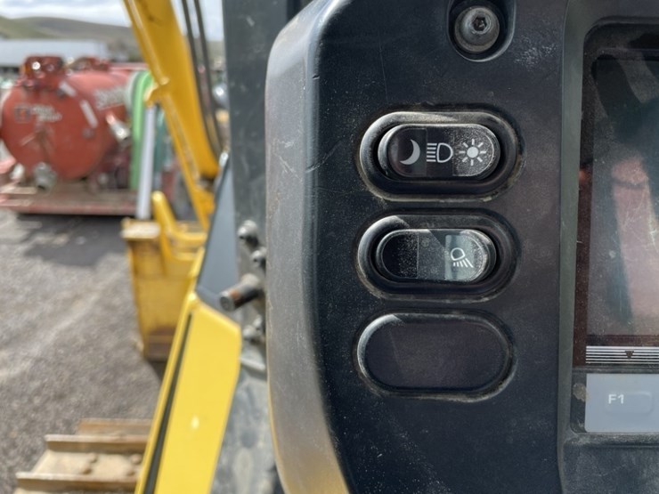 2013-komatsu-d65ex-17-image-45