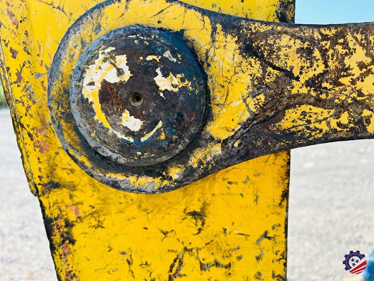 2015-komatsu-pc210-lc-image-56