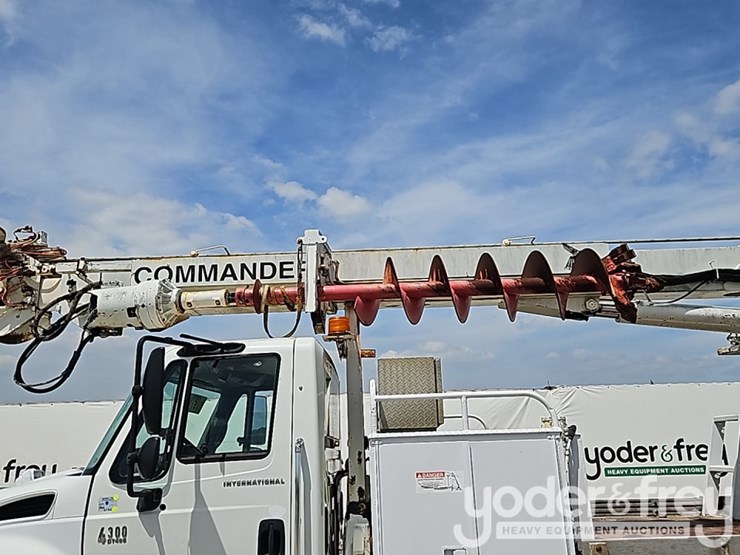 2005-international-durastar-4300-image-21