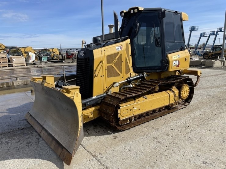 2021-caterpillar-d2-image-1
