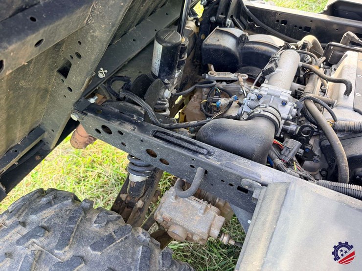 2019-john-deere-gator-xuv-835m-image-43