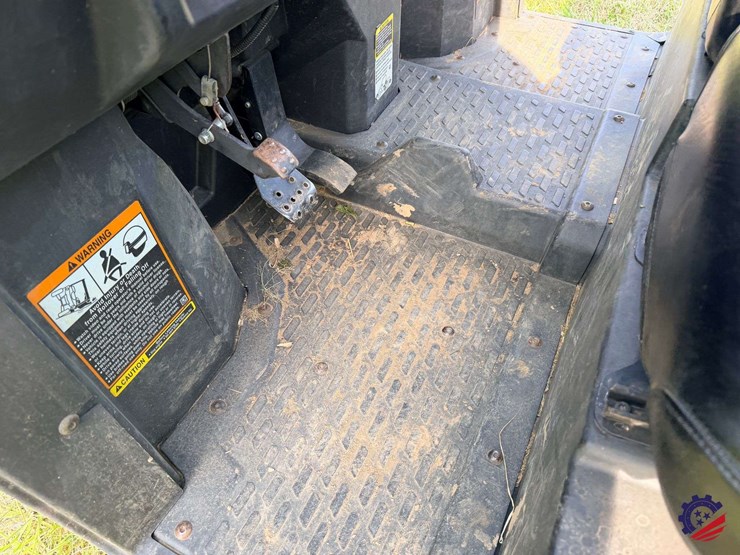 2019-john-deere-gator-xuv-835m-image-32