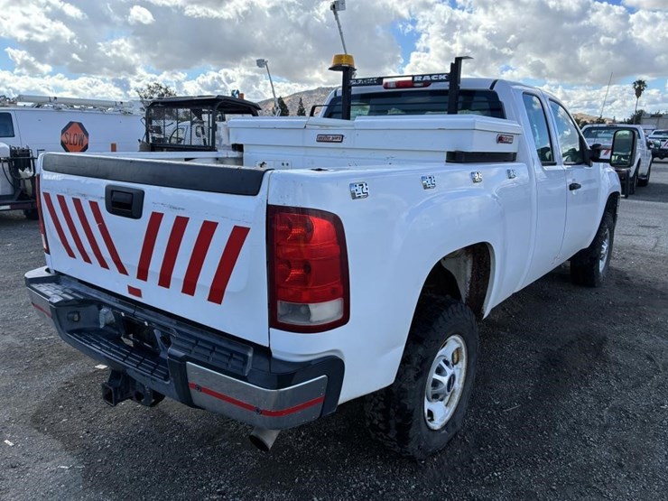 2012-gmc-sierra-2500-image-3