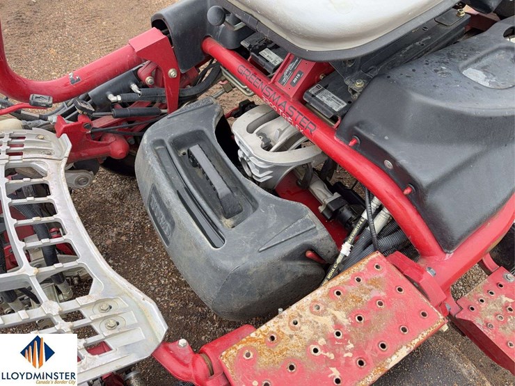 2015-toro-greensmaster-300-image-11