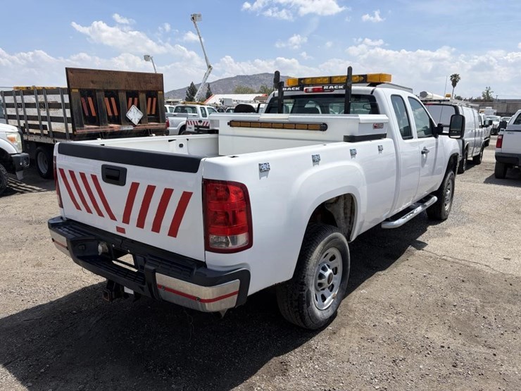 2012-gmc-sierra-3500-image-3